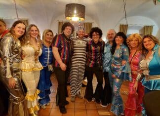 Fasching im Knappenhaus: Wildes Narrentreiben bei ausgelassener Partystimmung in Bad Bleiberg