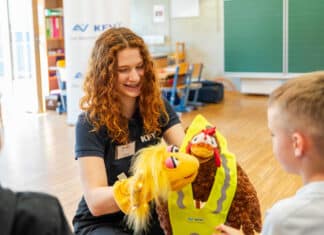 Aktion Glühwürmchen brachte Kinder des Kindergartens Pressegger See zum Leuchten