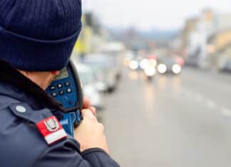 Rasender Ukrainer auf der A2 gestoppt: Führerschein und Auto beschlagnahmt