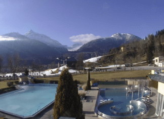 Aquarena Kötschach- Mauthen in die Jahre gekommen: Wie will man das Schwimmbad retten?