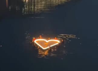 Bewegender Abschluss der Trauerwoche: Ein leuchtendes Herz und ein „kleines Raumschiff“ der Hoffnung