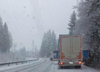 Vorsicht geboten: Wintereinbruch sorgt für Unfälle & rutschige Fahrbahnen