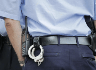 Aggressiver Zeuge bei Körperverletzungsfall in Villach festgenommen: Opfer am Boden liegend aufgefunden