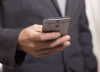 Rat auf Draht: Nacktfoto-Erpressung – Täter:innen nutzen verstärkt KI