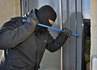 Einbruch in Kindergarten & Schulgebäude: Täter entwenden Handkassa & Elektronik