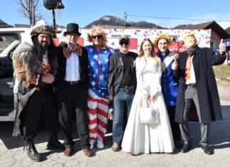 Faschingsumzug “Lei Wei” verwandelte Weißbriach in eine Narrenhochburg