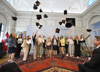 Kleinkinderzieherinnen & Elementarpädagoginnen geehrt: Feierliche Zertifikatsverleihungen an 30 Absolventinnen