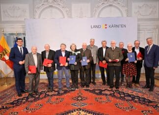 Ehrungen für Verdienste um die Gesellschaft