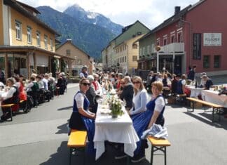 „Zomtrochten“ in Kötschach – 45 Jahre gelebte Trachtenfreude