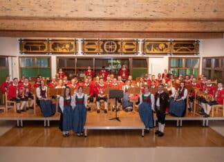 Tradition trifft Moderne: Ein unvergesslicher Konzertabend der Bauernkapelle St. Lorenzen