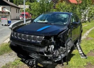 Verkehrsunfall in Hermagor: 54-jähriger Autolenker prallte mit PKW gegen Brückengeländer