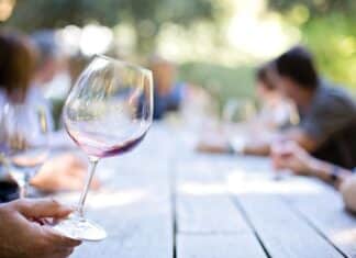 Genießen, Verkosten & Gutes tun: Wein- und Saftdegustation für den guten Zweck am Weissensee!