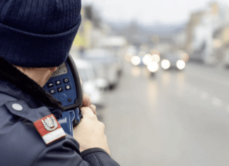 Raser auf A10: Kroatischer Fahrer mit 196 km/h gestoppt!