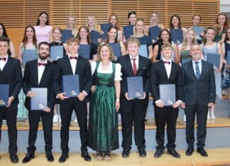 Maturafeier an der HLW-Hermagor: Ein Tag des Erfolgs und der Freude