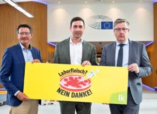 “Laborfleisch? Nein, Danke!”- Petition mit fast 70.000 Unterschriften im EU-Parlament eingebracht