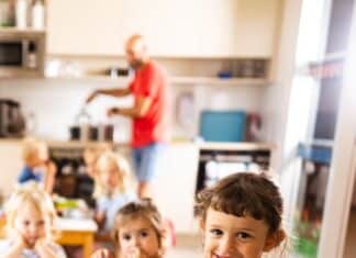 Menschen stärken, Kinder begleiten: Neue Perspektiven in der Elementarpädagogik gegen Fachkräftemangel