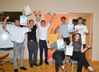 Feierliche Verleihung der Abschluss-Zertifikate