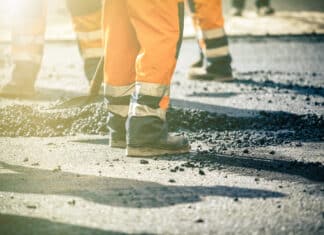 Sicher sichtbar: Neue Schutzbekleidung für Mitarbeiter im Straßenbau