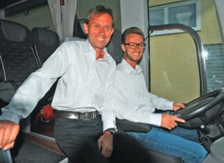 Nun Sohn und Enkel am Steuer