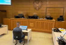 Feuerwehrmann (24) als mutmaßlicher Brandstifter vor Gericht