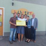 Spendenübergabe: 2.000 Euro für Kita Liliput in St. Leonhard