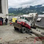 Unfall in Greifenburg: Arbeiter von Bagger eingeklemmt und schwer verletzt