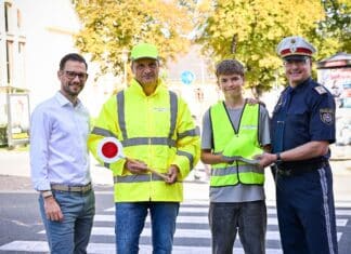 Zum Schulbeginn: Schülerlotsen und Schulweglotsen erhalten neue Ausrüstung