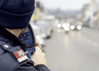 Mit 181 km/h durch die 100er-Zone: Polizei zieht Führerschein ein