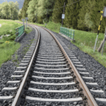 Zugverkehr auf der oberen Gailtalbahn: Vorsicht an den Bahnübergängen!