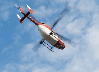 Kollision in Nötsch: Motorradfahrer nach Unfall ins Krankenhaus geflogen