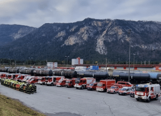 Abschnittsfunkübung im Dreiländereck: Über 220 Einsatzkräfte trainieren Brände, Unfälle und Gefahrstoffaustritte im realitätsnahen Umfeld