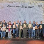 Goldene Tropfen, silberne Freude: Andreas Keiser überzeugt mit seinem Blütenhonig bei Kärntner Honigprämierung!