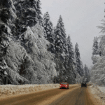 Mit dem ersten Schnee steigt die Gefahr: Achtung, Bremsweg auf Schneefahrbahn vervielfacht sich!