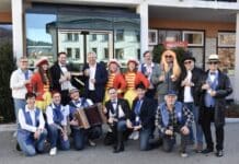 Hermagor im Faschingsfieber: Faschingswecken mit Schlüsselübergabe im Rathaus Hermagor