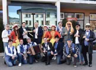 Hermagor im Faschingsfieber: Faschingswecken mit Schlüsselübergabe im Rathaus Hermagor