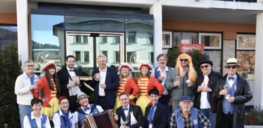 Hermagor im Faschingsfieber: Faschingswecken mit Schlüsselübergabe im Rathaus Hermagor