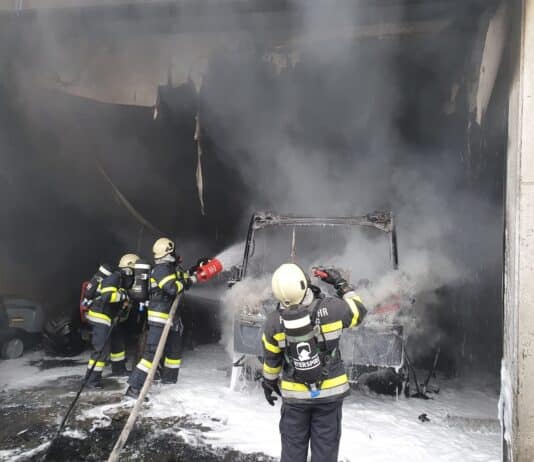 Brand im Lesachtal: Zugmaschine fängt Feuer