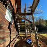 Sturz von Balkon – Zwei Frauen verletzt