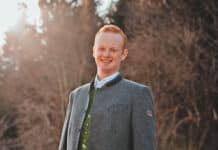 Zwischen Blaulicht, Bus und Bühne