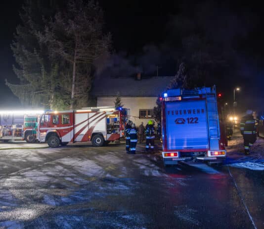 Sirenenalarm im oberen Gailtal: Brand bei einem Haus in Kötschach-Mauthen