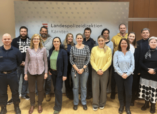 Brücken zu mehr Verständnis und Miteinander: Spezieller Gebärdensprache-Kurs für Polizeibedienstete!