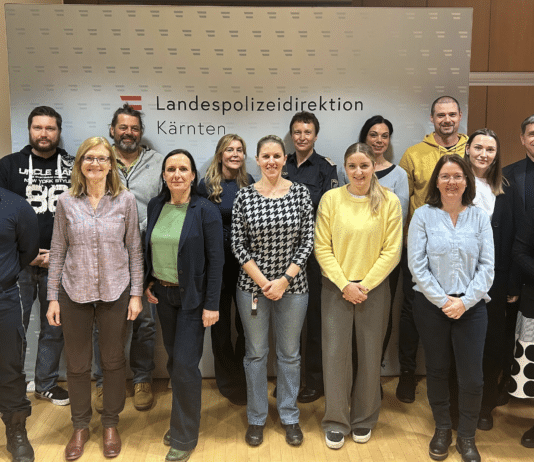 Brücken zu mehr Verständnis und Miteinander: Spezieller Gebärdensprache-Kurs für Polizeibedienstete!