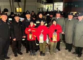 Friedenslicht erleuchtet Tröpolach: Feuerwehrjugend trägt Symbol der Hoffnung in den Bezirk Hermagor