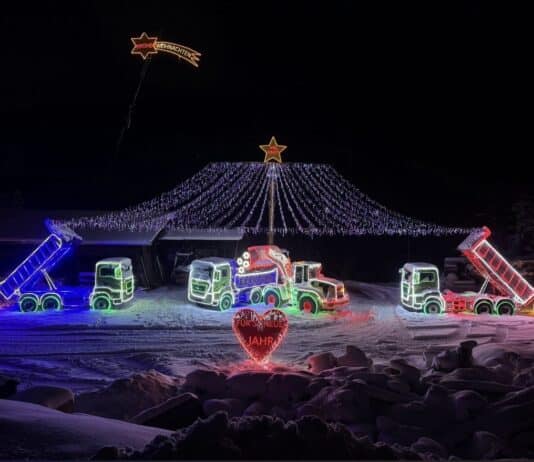 Firma Strasser verzaubert das Lesachtal mit leuchtender Botschaft