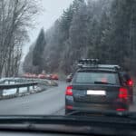 Genügend Zeit einplanen: Anfahrt zum Skigebiet Nassfeld aktuell mit Wartezeiten – Geduld ist gefragt!