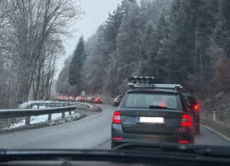 Genügend Zeit einplanen: Anfahrt zum Skigebiet Nassfeld aktuell mit Wartezeiten – Geduld ist gefragt!