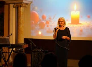 Cornelia Posch berührt in Kötschach – Konzert der Vergebung & Song-Premiere