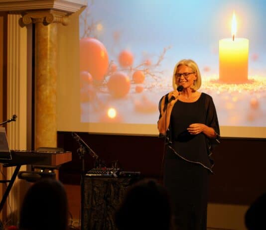 Cornelia Posch berührt in Kötschach – Konzert der Vergebung & Song-Premiere