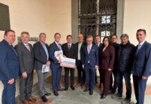 Ganz Treffen gegen die 380-kV-Leitung nahe den Siedlungsgebieten: Bürgerinitiative hat heute Kärntner Landtag 751 Unterschriften übergeben