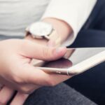 Gefährliche SMS-Falle: Online-Betrug kostet Frau mehrere zehntausend Euro!